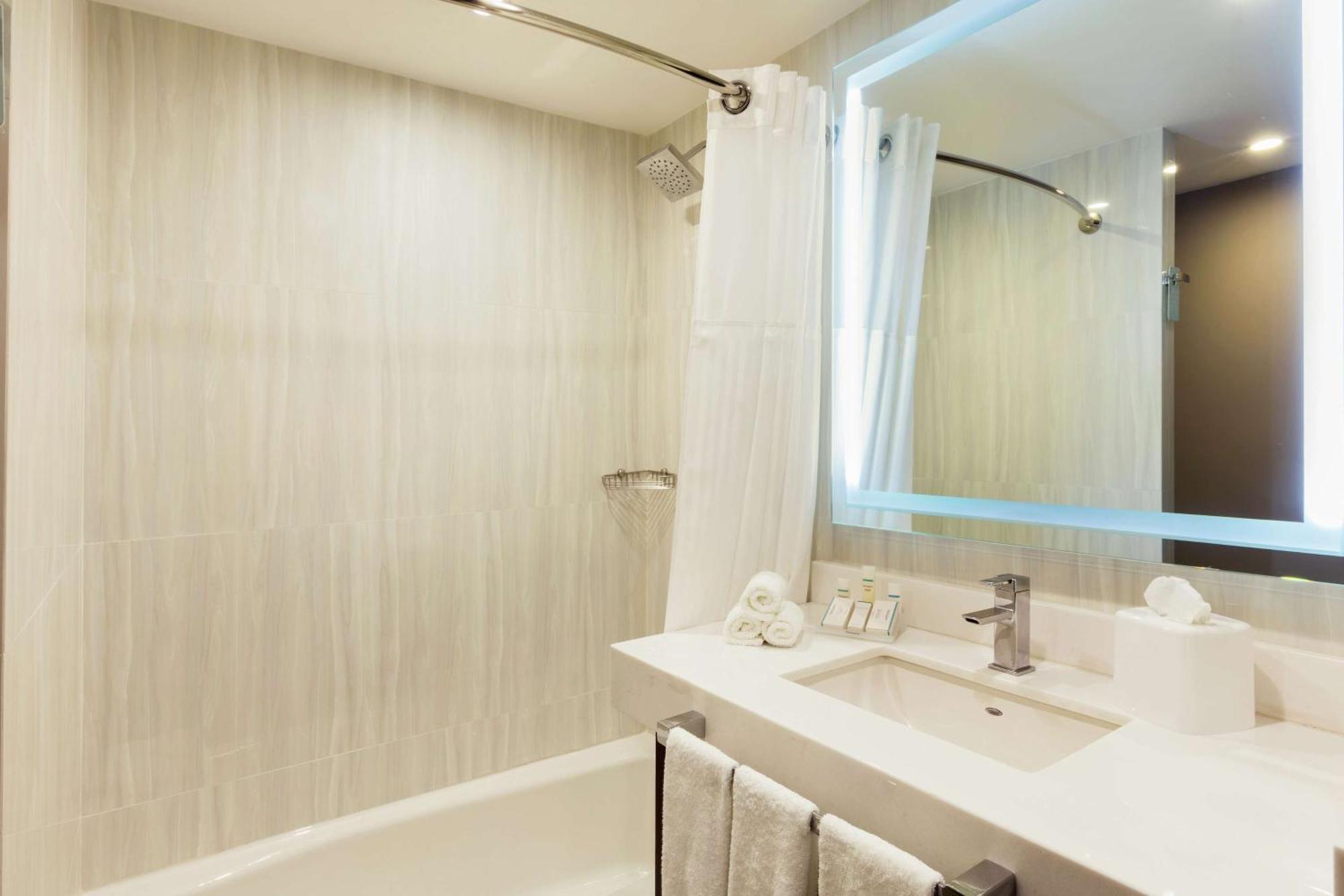 Hilton Garden Hotel 3*